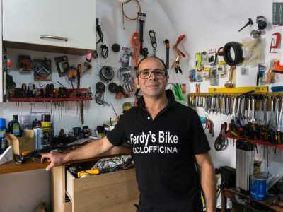 �Ferdy� ci accoglie con un gran sorriso. �� iniziato tutto 13 anni fa per passione � esordisce �. Poi man mano ho capito che quello che all�inizio era solo un hobby poteva diventare per me un lavoro...